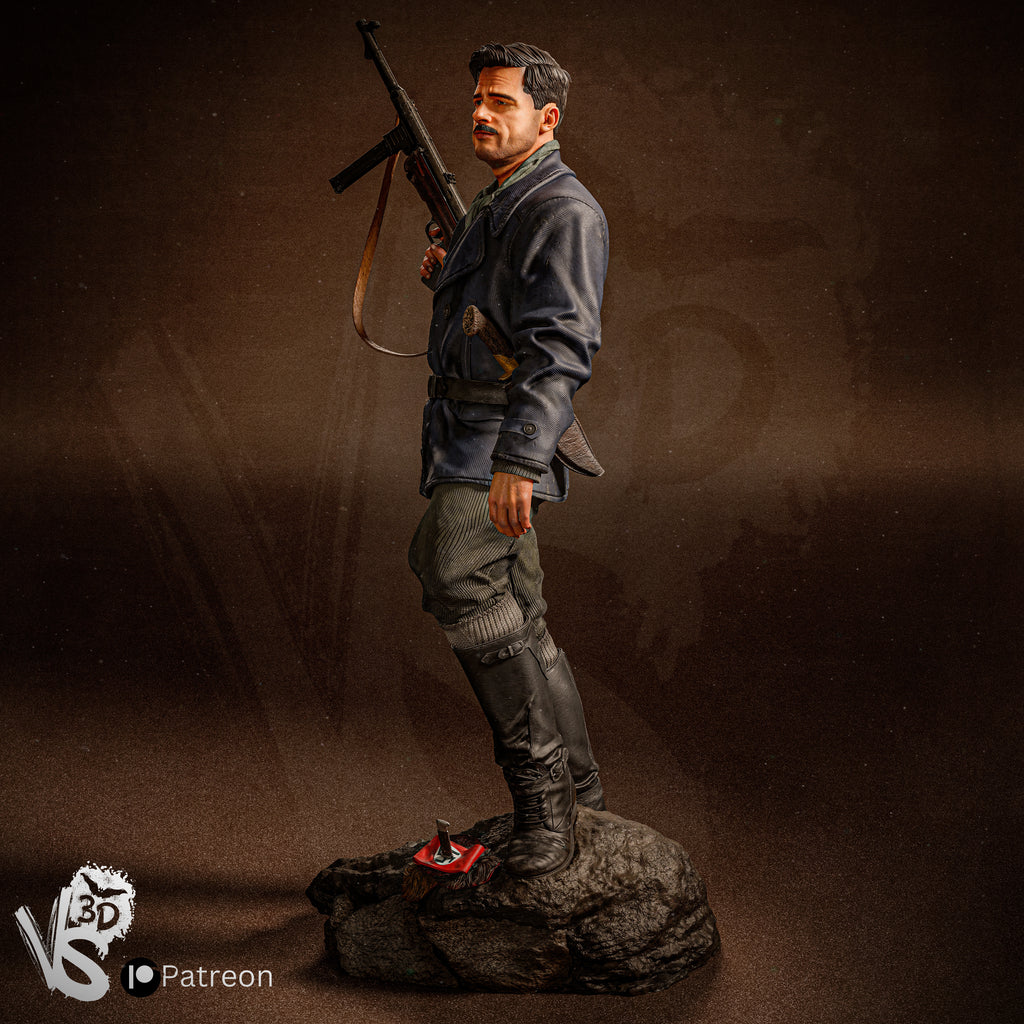 Aldo Raine Statue