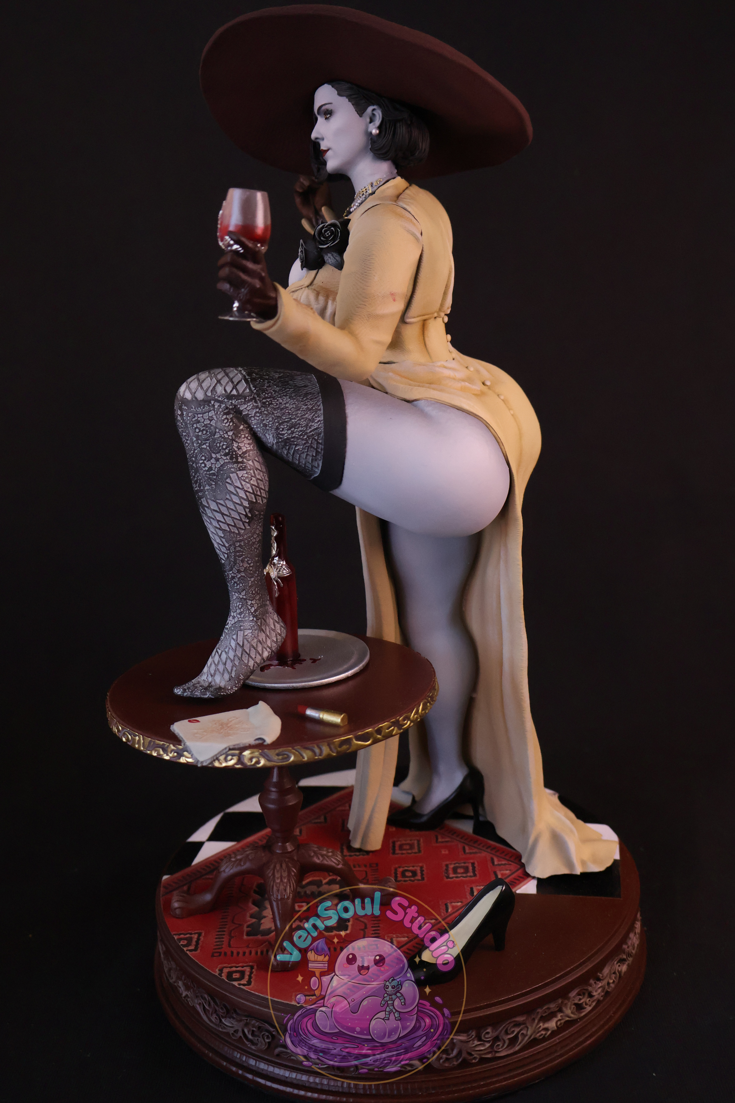 Lady Dimitrescu Figure