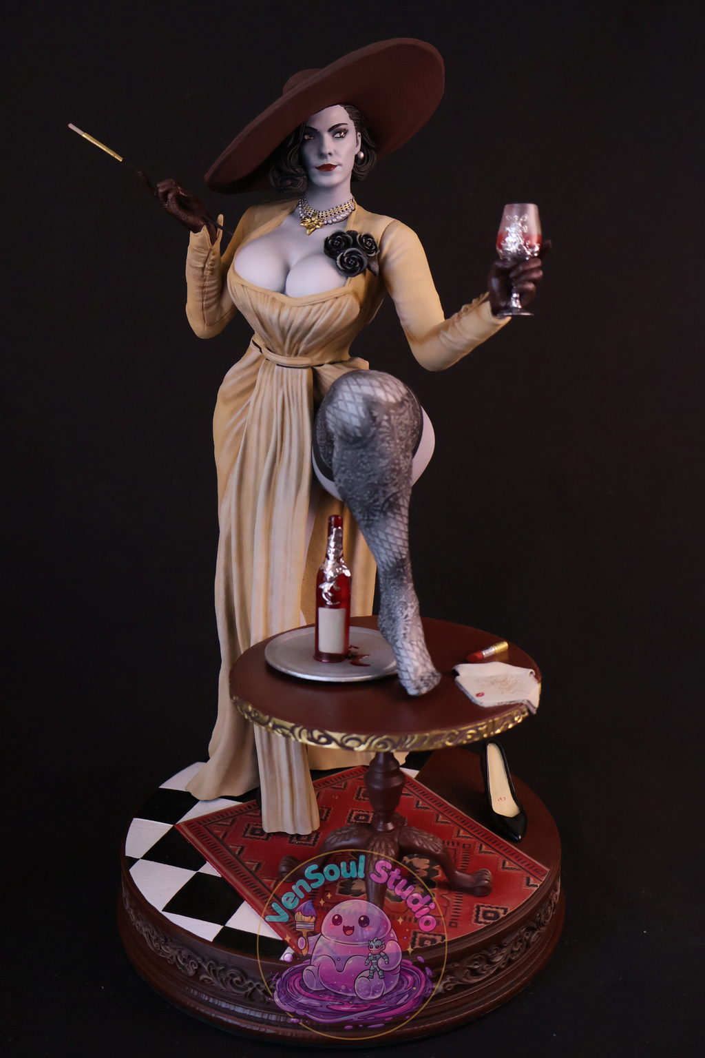 Lady Dimitrescu Figure