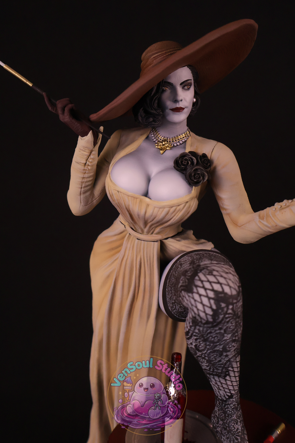 Lady Dimitrescu Figure