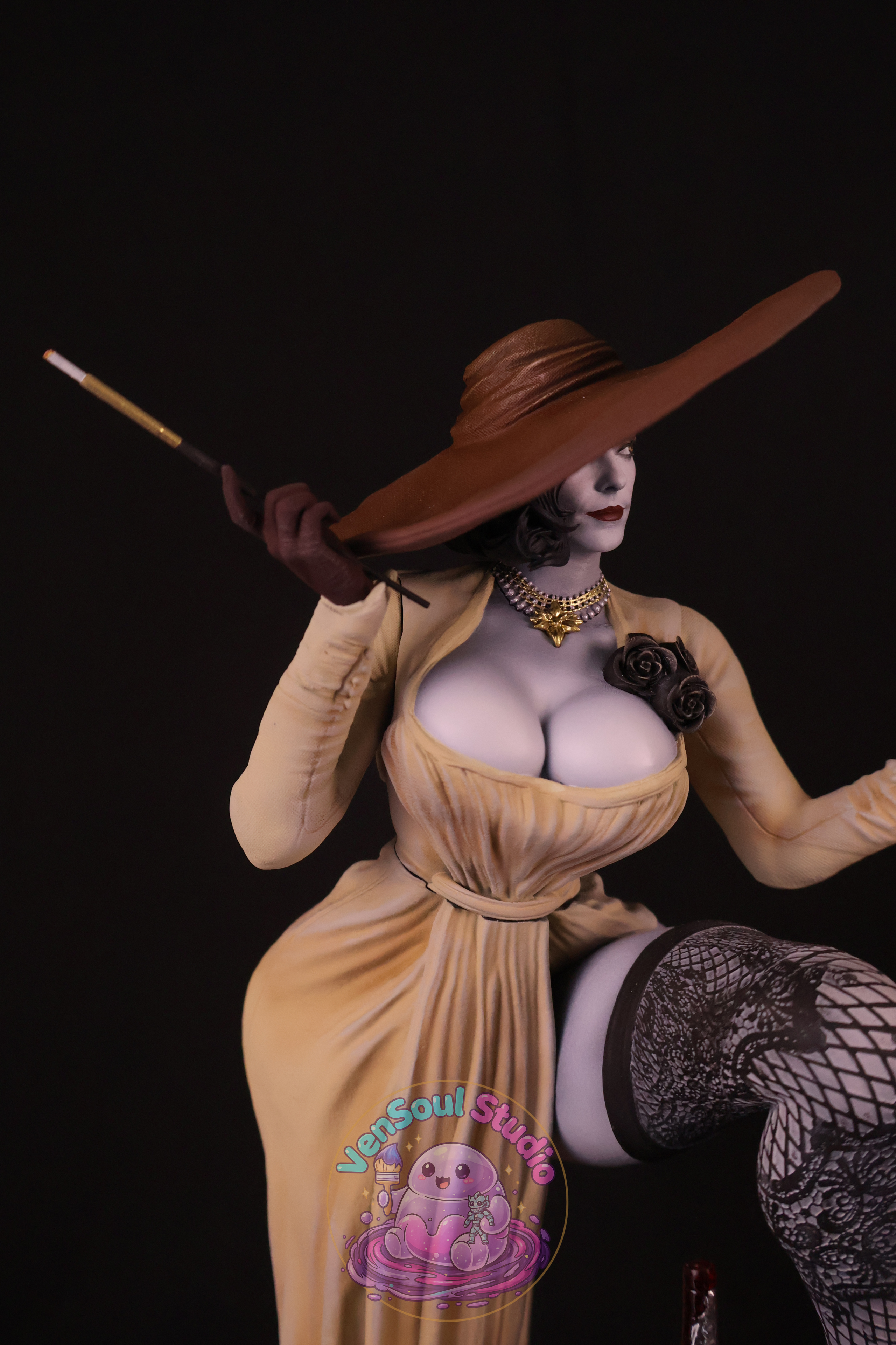 Lady Dimitrescu Figure
