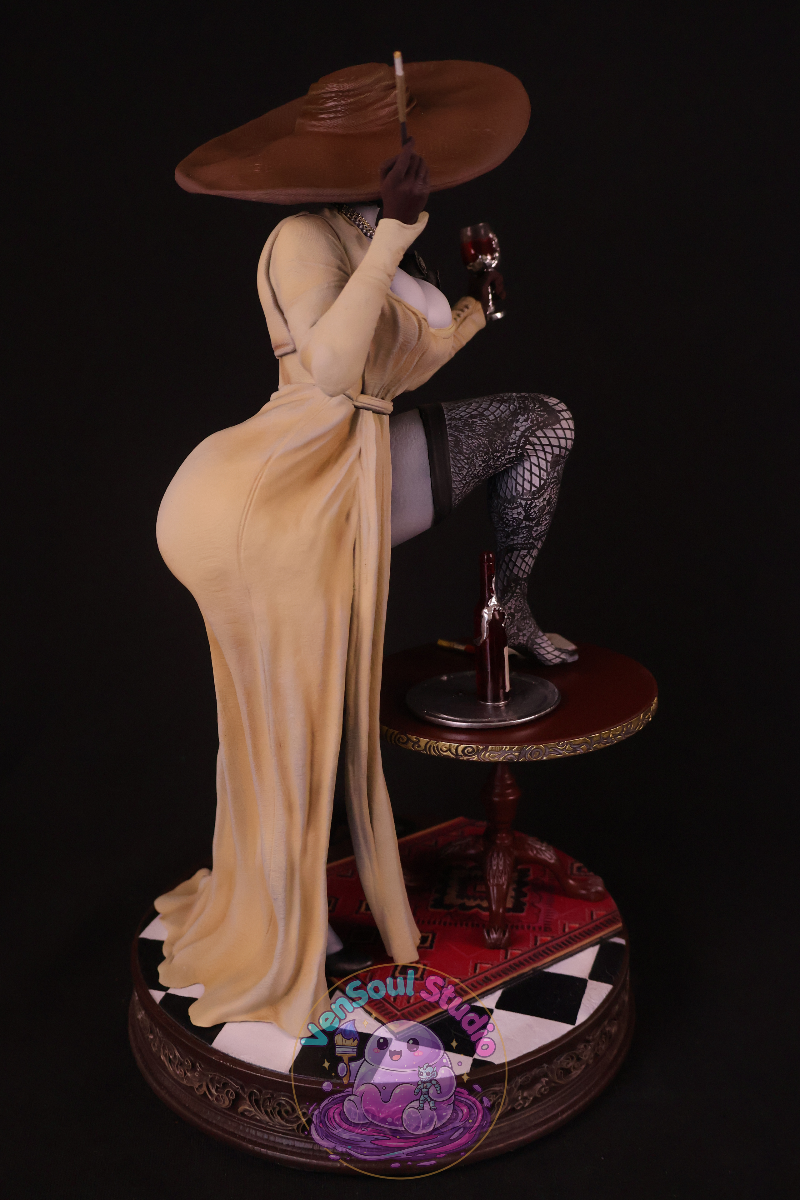 Lady Dimitrescu Figure